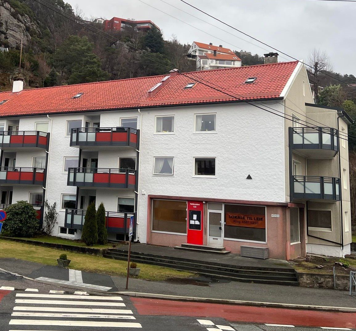 Bygg med butikklokale i første etasje